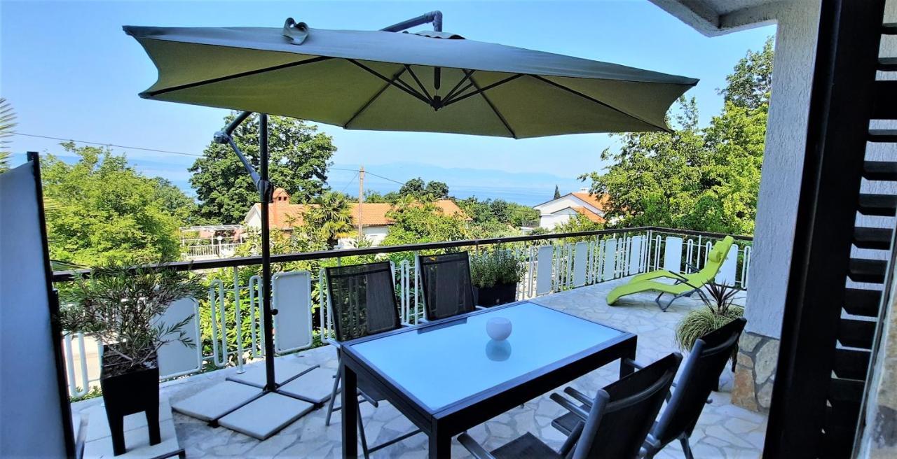 Apartments Martina Njivice Extérieur photo