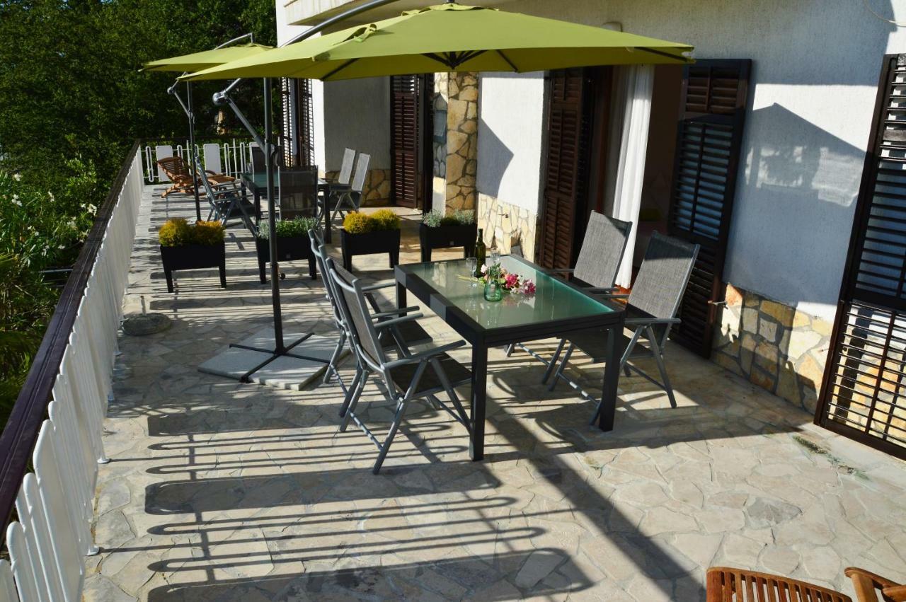 Apartments Martina Njivice Extérieur photo
