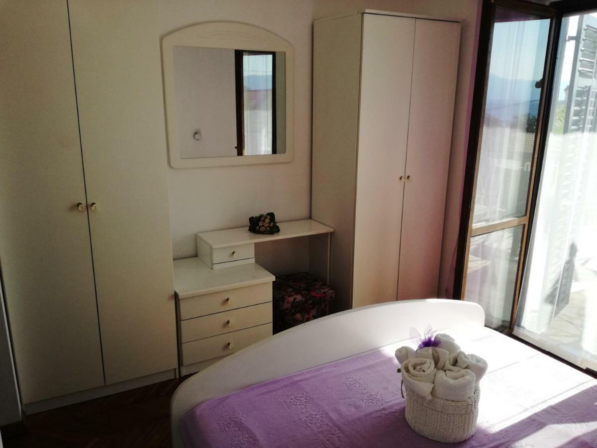 Apartments Martina Njivice Extérieur photo