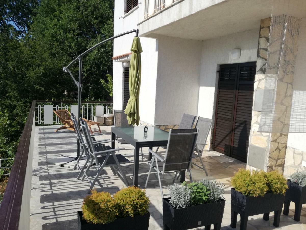 Apartments Martina Njivice Extérieur photo