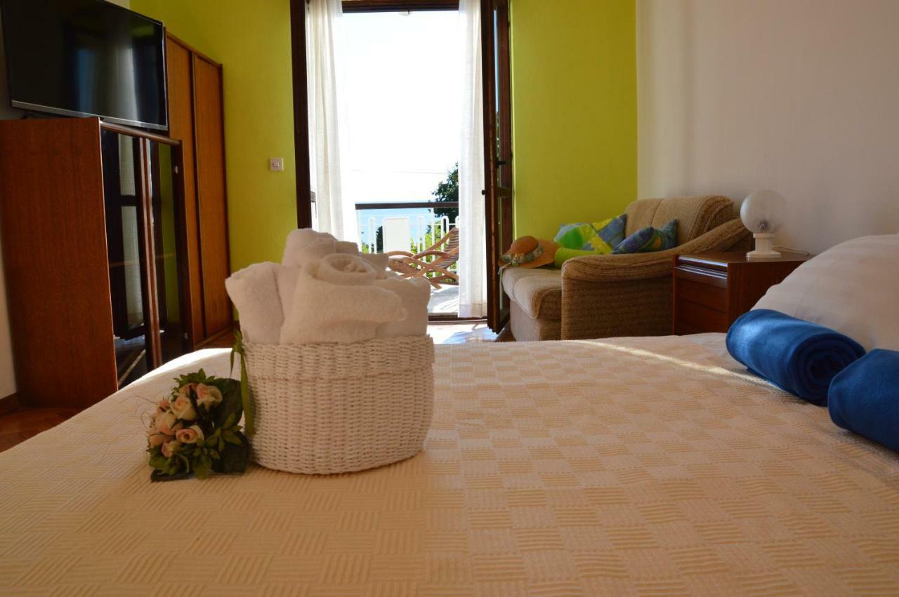 Apartments Martina Njivice Extérieur photo